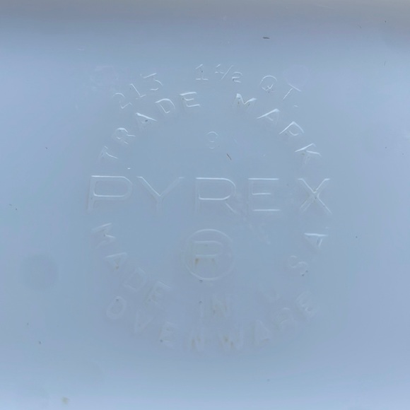 Vintage Pyrex Loaf Pan yellow with tan speckles 213 1 1/2 Quart - Picture 4 of 4